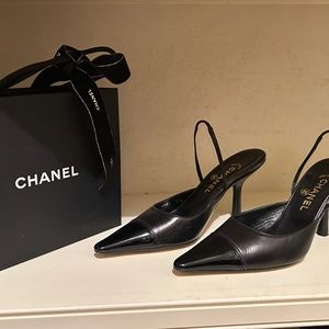 Classic Chanel black slingback heels. 👠